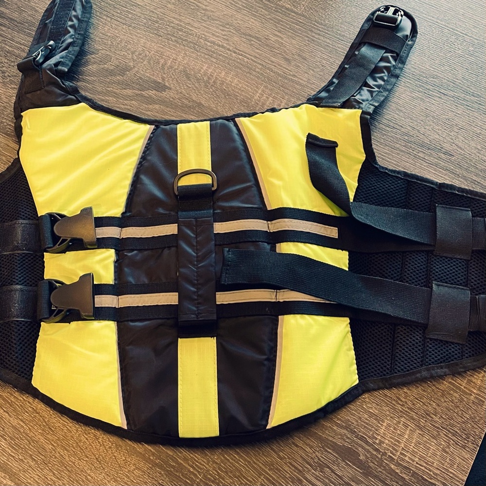 NWOT…dogs life jacket FOR POOLS ONLY